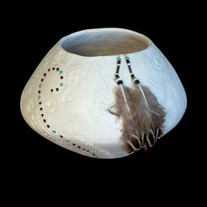 Navajo Vase Blomgren Art Piece Interior relief figurine Feathers Vintage